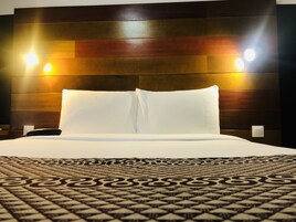 Double Room | Desk, laptop workspace, blackout drapes, soundproofing