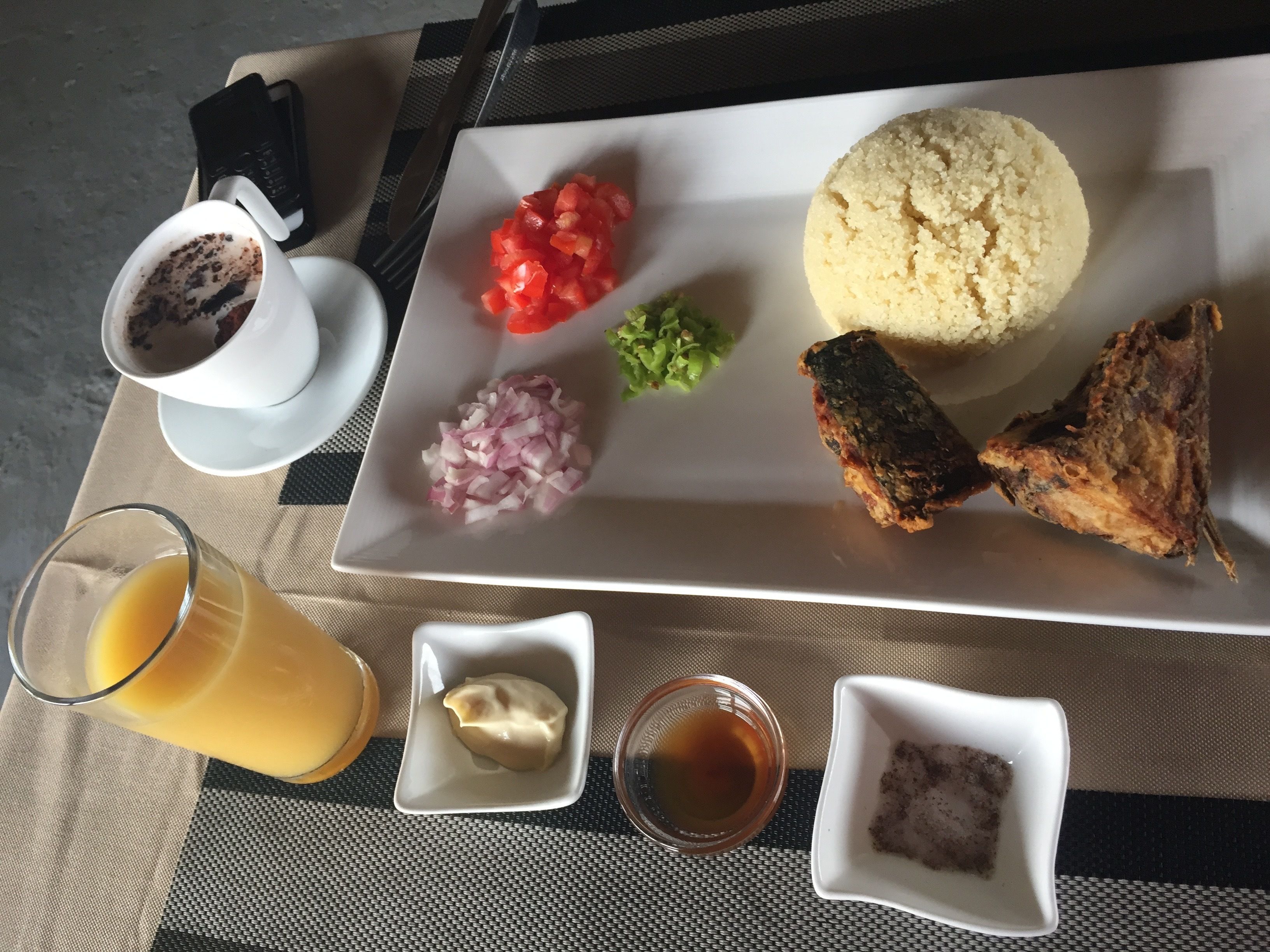 Petit déjeuner continental (5000 XOF par personne)