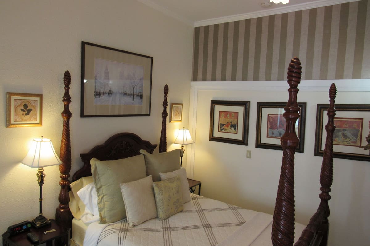 Traditional Suite, Ensuite, Courtyard View (Acacia-8) | Egyptian cotton sheets, premium bedding, down comforters, pillowtop beds