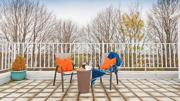 Penthouse de lujo, 2 habitaciones, Terraza, vista a la ciudad | Vista del balcón