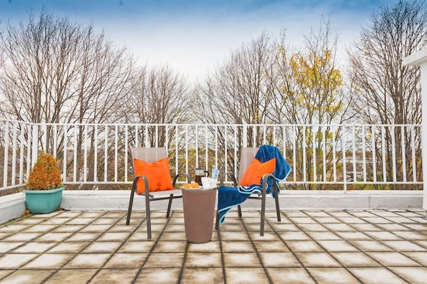 Luxury Penthouse, 2 Bedrooms, Terrace, City View | Balcony view