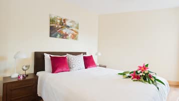 Apartment, 1 Bedroom | Desk, iron/ironing board, free WiFi, bed sheets