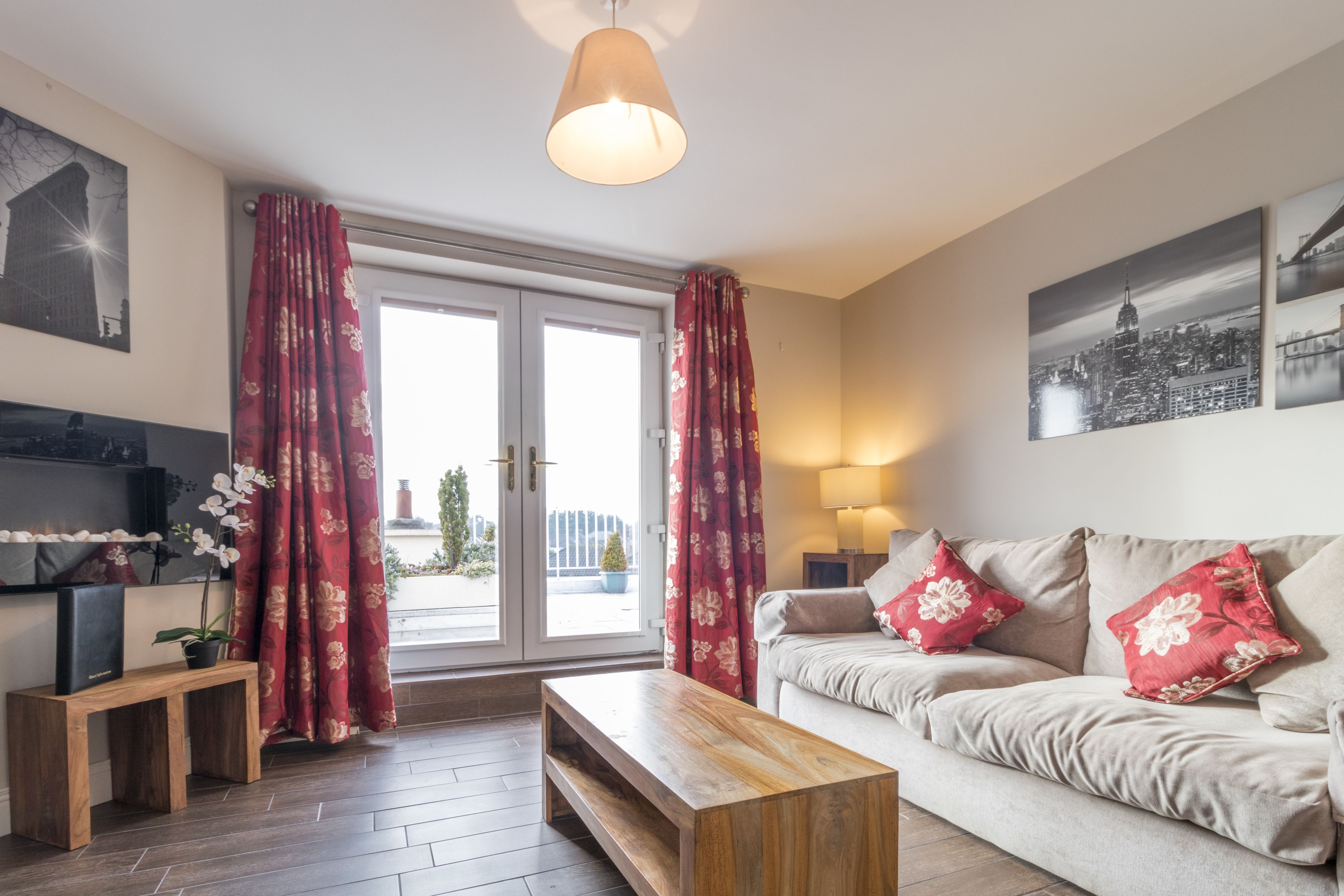 Luxury Penthouse, 2 Bedrooms, Terrace, City View | Living room | 32-inch LCD TV with cable channels, TV