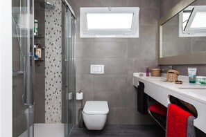 Apartment, 2 Bedrooms | Bathroom