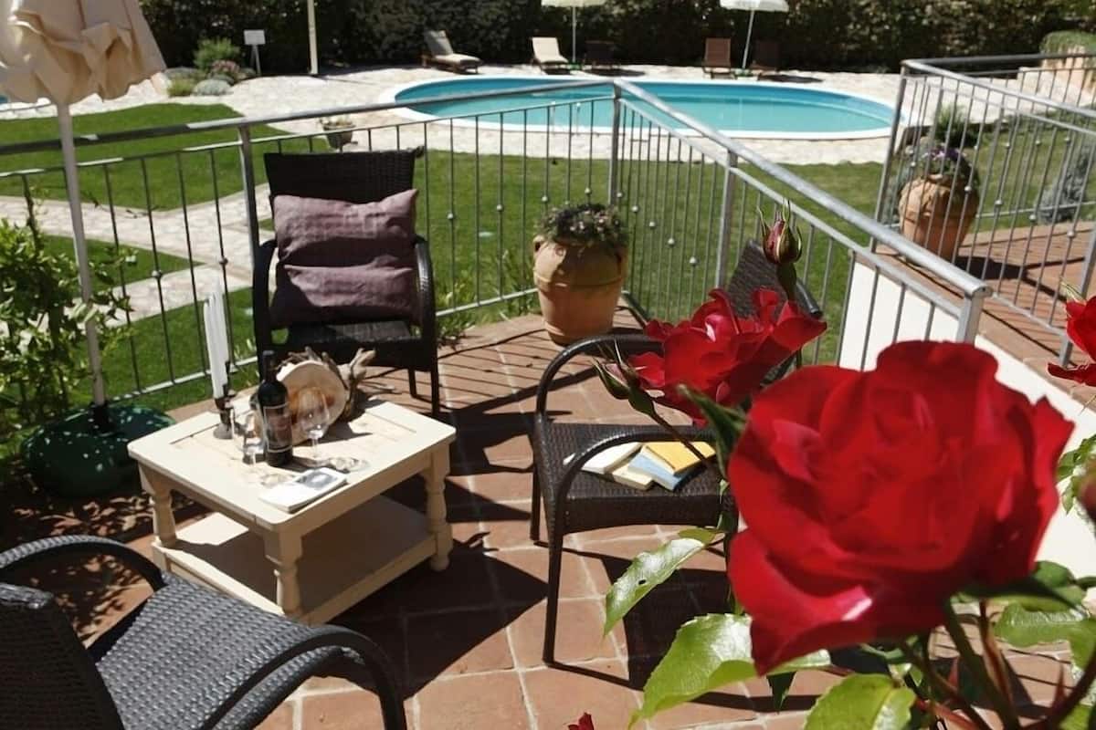 Deluxe Apartment, 2 Bedrooms | Desk, soundproofing, cribs/infant beds, rollaway beds