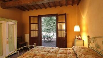 Appartamento, 2 camere da letto | Una scrivania, insonorizzazione, culle/letti per bambini (a pagamento)