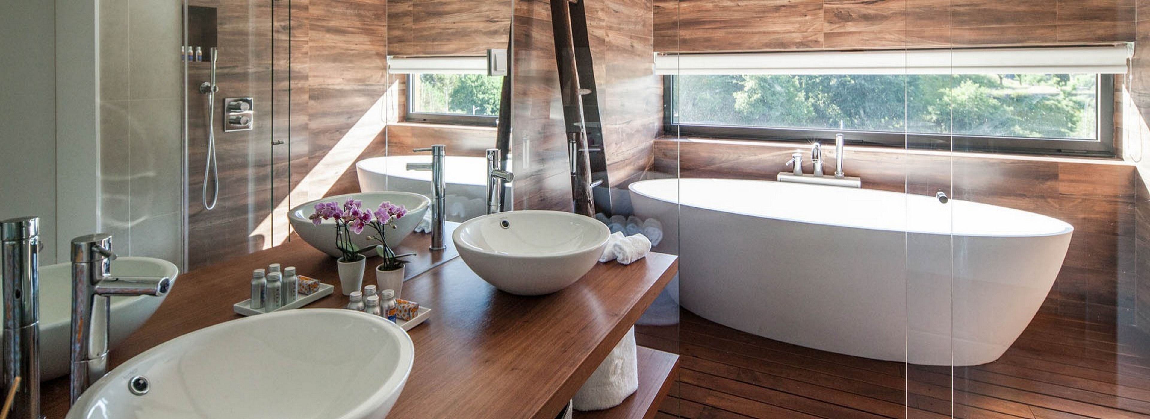 Habitación doble romántica, 1 cama King size, vista a la montaña | Baño | Regadera con hidromasaje y amenidades de baño gratuitas 