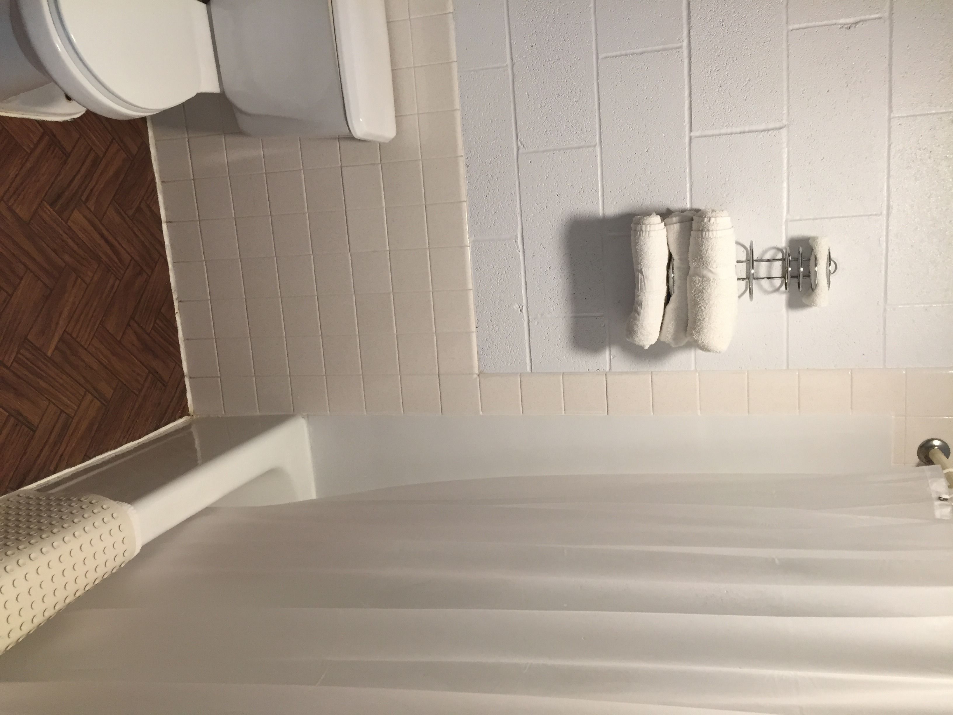 Ducha, artículos de tocador gratuitos, toallas