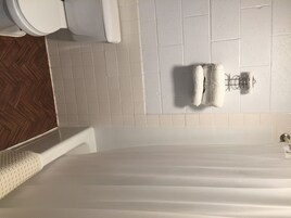 Ducha, artículos de tocador gratuitos, toallas