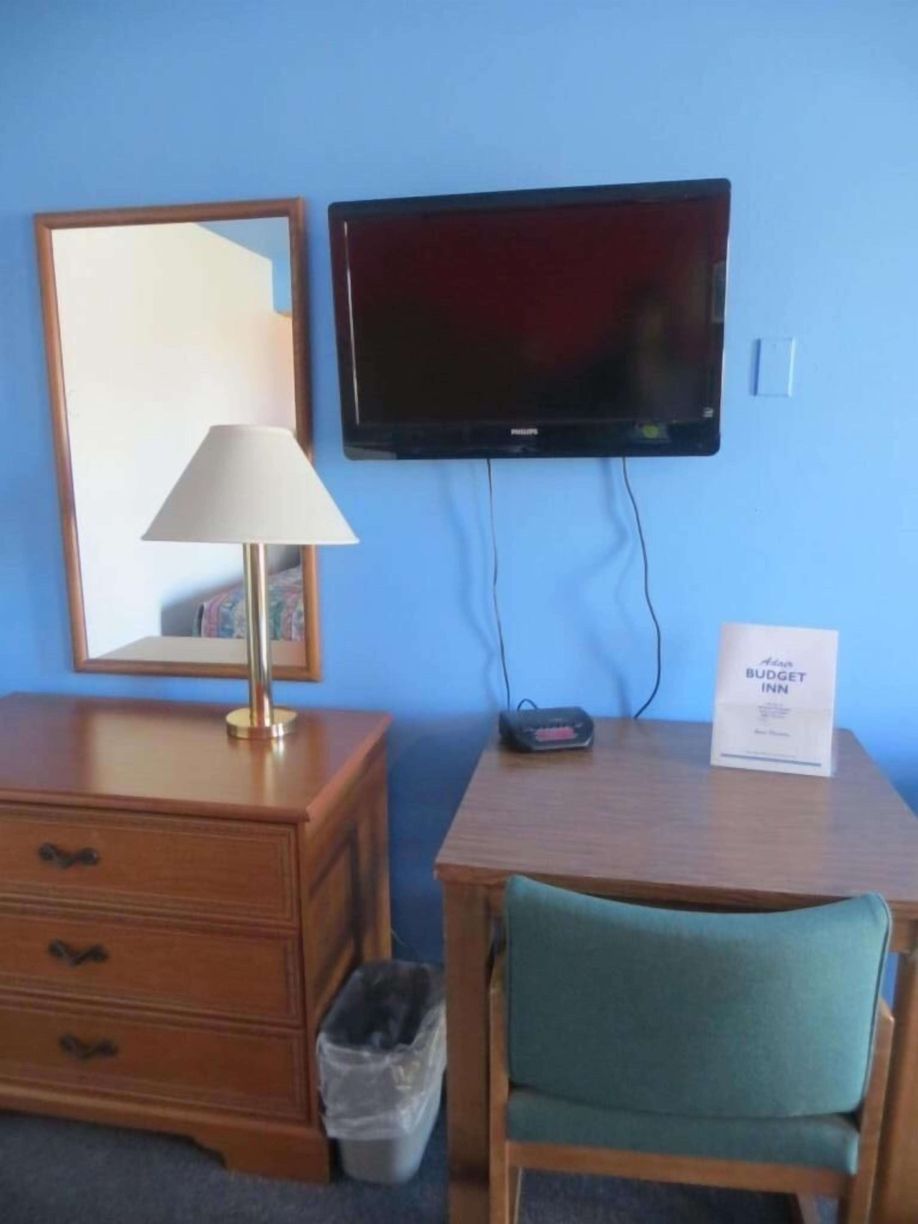 Shower, free toiletries, towels