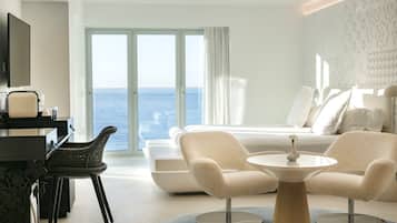 Penthouse | Minibar, in-room safe, individually furnished, desk