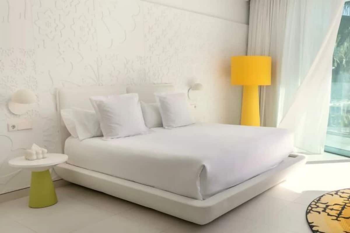 Minibar, in-room safe, individually furnished, desk