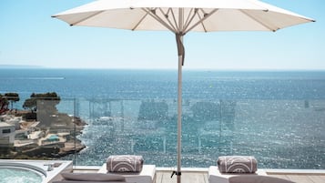 Penthouse | Minibar, in-room safe, individually furnished, desk