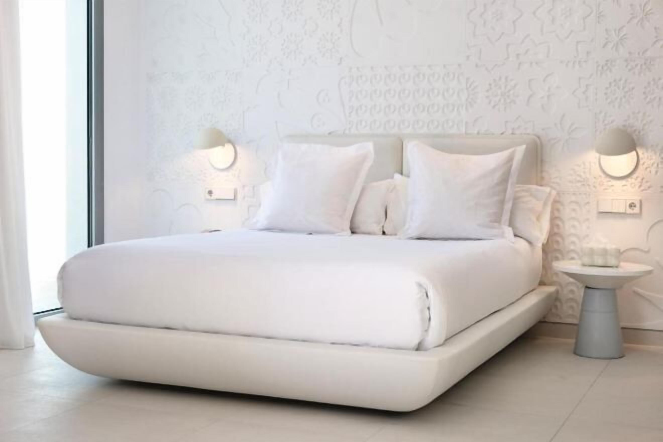 Minibar, caja de seguridad en la habitación y muebles diferentes 