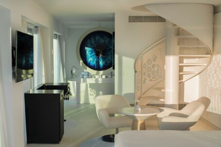 The Donna Portals - view 2