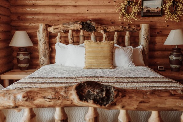 Iron/ironing board, cots/infant beds, rollaway beds, free WiFi - Bryce Canyon Log Cabins (Tropic)