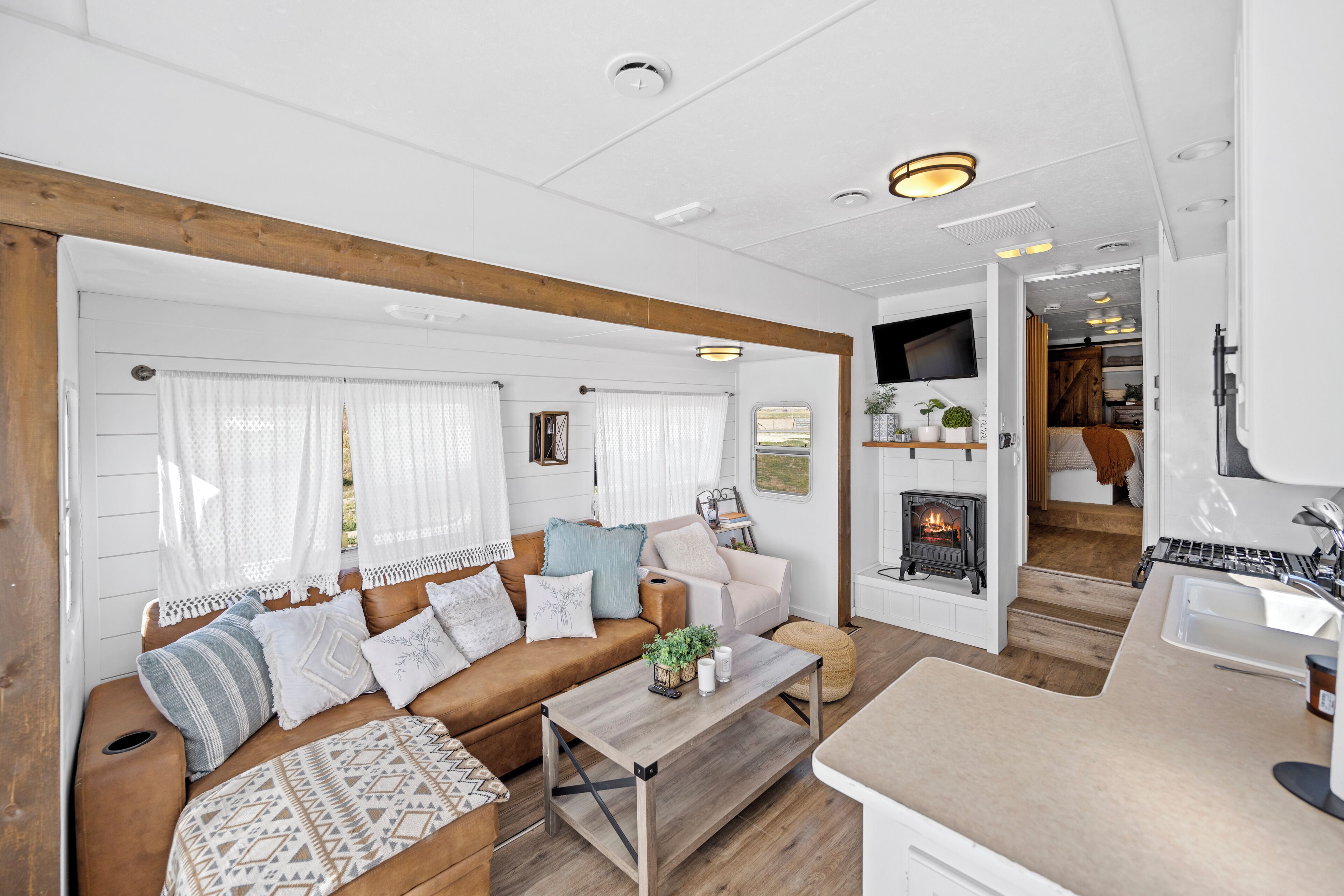 Comfort Mobile Home, Private Bathroom | Living area | Flat-screen TV