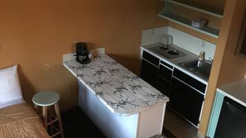 Deluxe Loft | Private kitchen | Fridge, microwave, coffee/tea maker