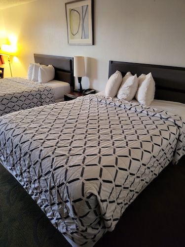 Smokey Point Motor Inn