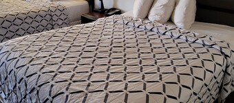 Smokey Point Motor Inn