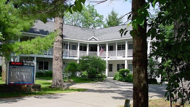 Exterior - M-22 Inn Glen Arbor (Glen Arbor)