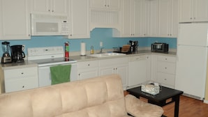 Family Apartment, 2 Bedrooms, Kitchen | Private kitchen | Coffee/tea maker, fridge, microwave - M-22 Inn Glen Arbor (Glen Arbor)