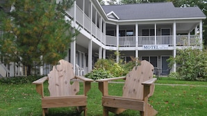 Front of property - M-22 Inn Glen Arbor (Glen Arbor)