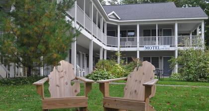 M-22 Inn Glen Arbor