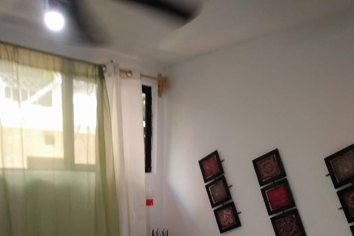 Basic Room | Premium bedding, laptop workspace, WiFi (free), bed sheets