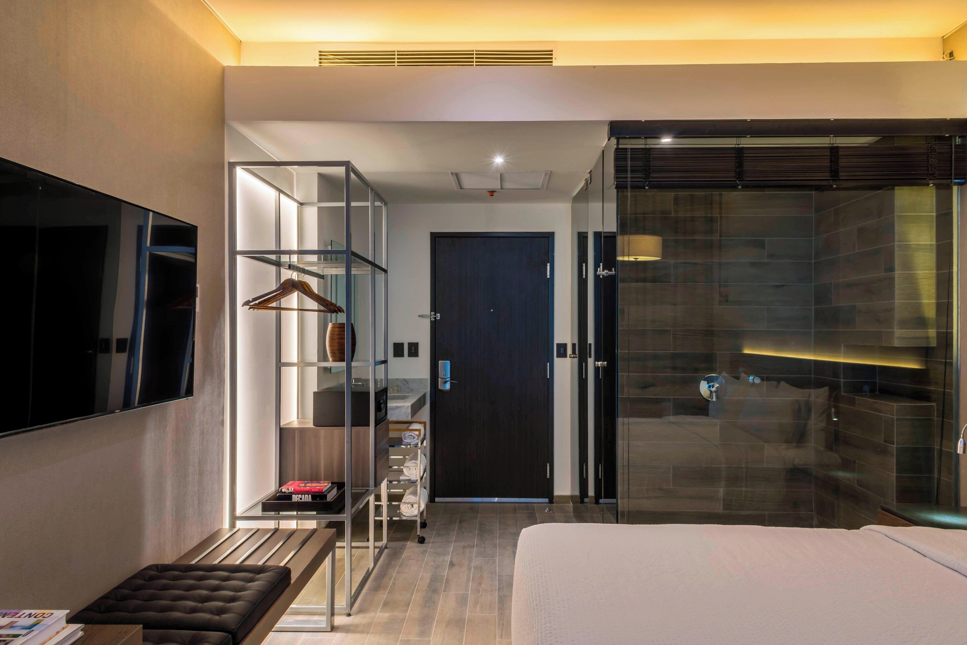 room, 1 king bed | in-room safe, desk, blackout curtains, soundproofing