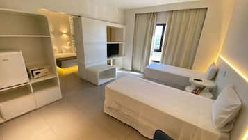 Premium Quadruple Room | Desk, free WiFi, bed sheets
