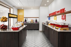 Free daily buffet breakfast  - Hampton Inn Lexington Medical Center (Lexington)
