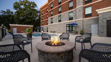 Seasonal outdoor pool, open 8:00 AM to 10:00 PM, pool umbrellas