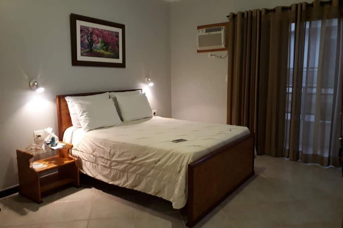 standard double or twin room | minibar, in-room safe, desk, free wifi