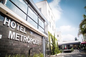 Front of property - Hotel Metropole (Sao Lourenco)