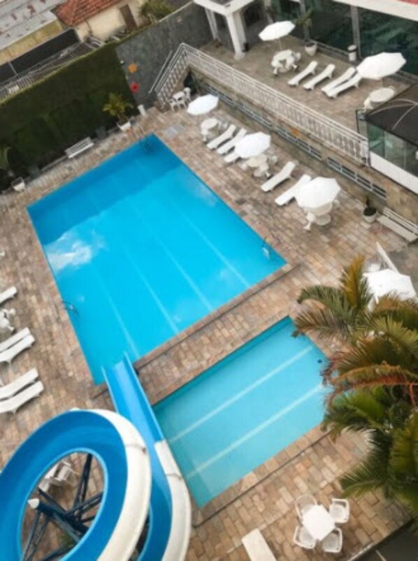 2 indoor pools, 3 outdoor pools