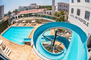 2 innendørsbassenger og 3 utendørsbassenger