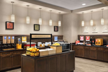 Free daily continental breakfast . Hampton Inn & Suites Orlando/Downtown South - Medical Center