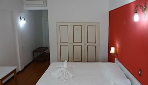 Minibar, in-room safe, desk, blackout curtains - Hotel Brasil (Sao Lourenco)
