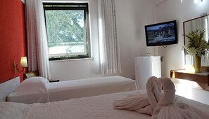 Minibar, in-room safe, desk, blackout curtains - Hotel Brasil (Sao Lourenco)