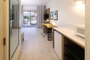 Superior suite, 2 slaapkamers, niet-roken | Een bureau, een strijkplank/strijkijzer, gratis babybedden