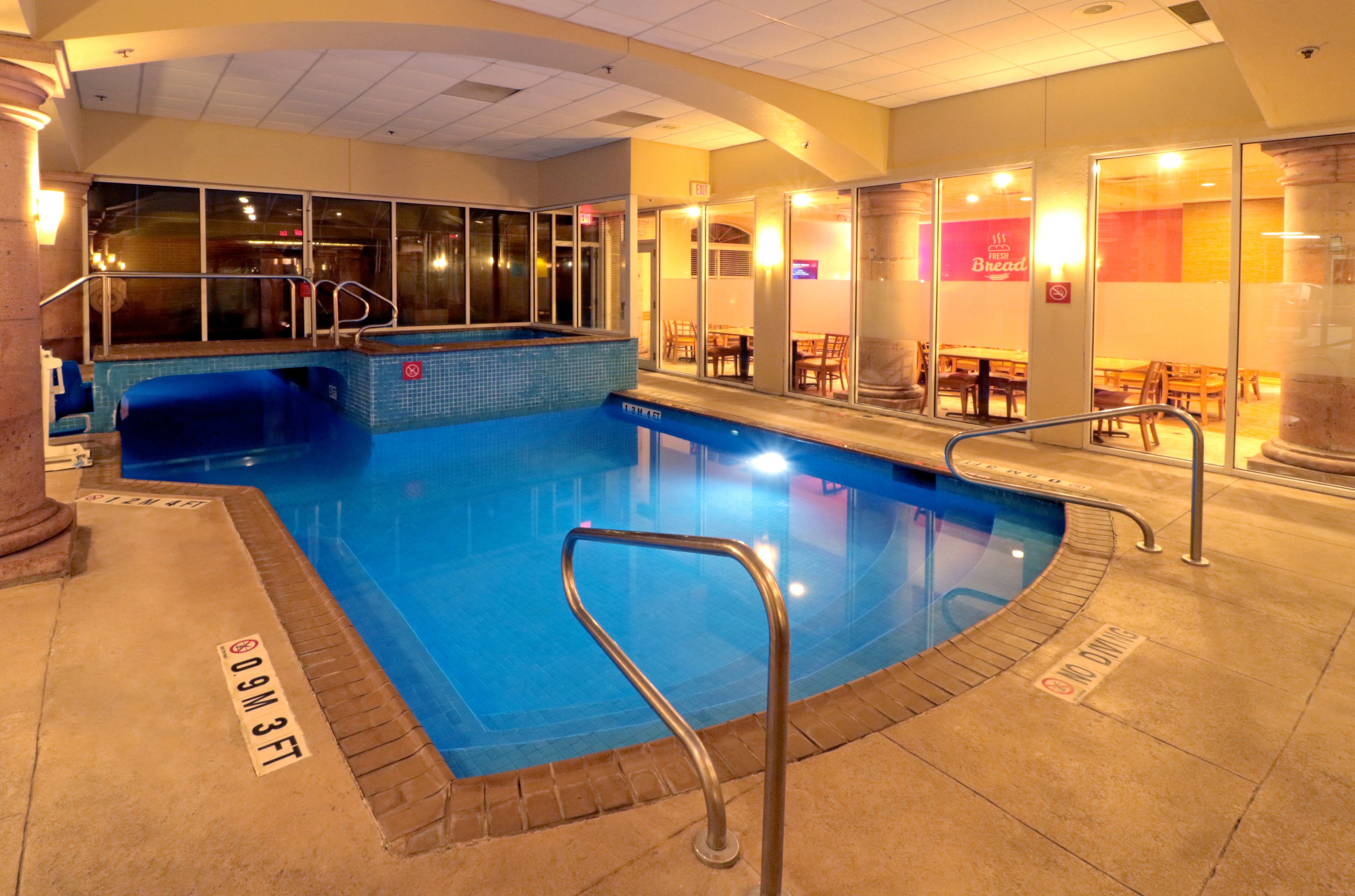 Indendørs pool, udendørs pool, liggestole