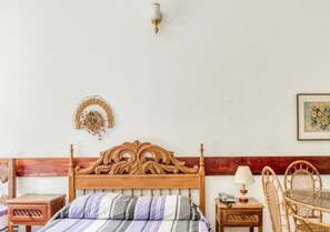 Kolmen hengen superior-huone | Minibaari, ilmainen Wi-Fi, vuodevaatteet