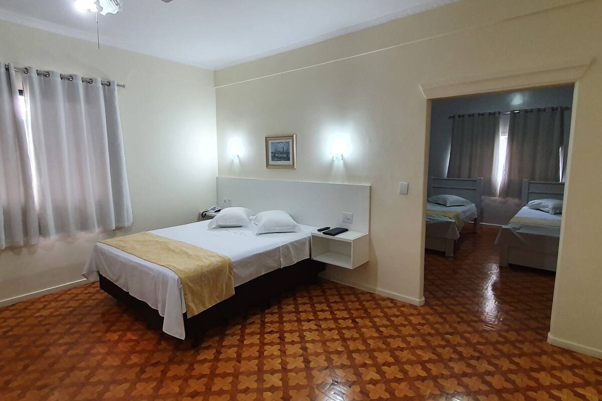 deluxe suite | minibar, in-room safe, desk, blackout curtains