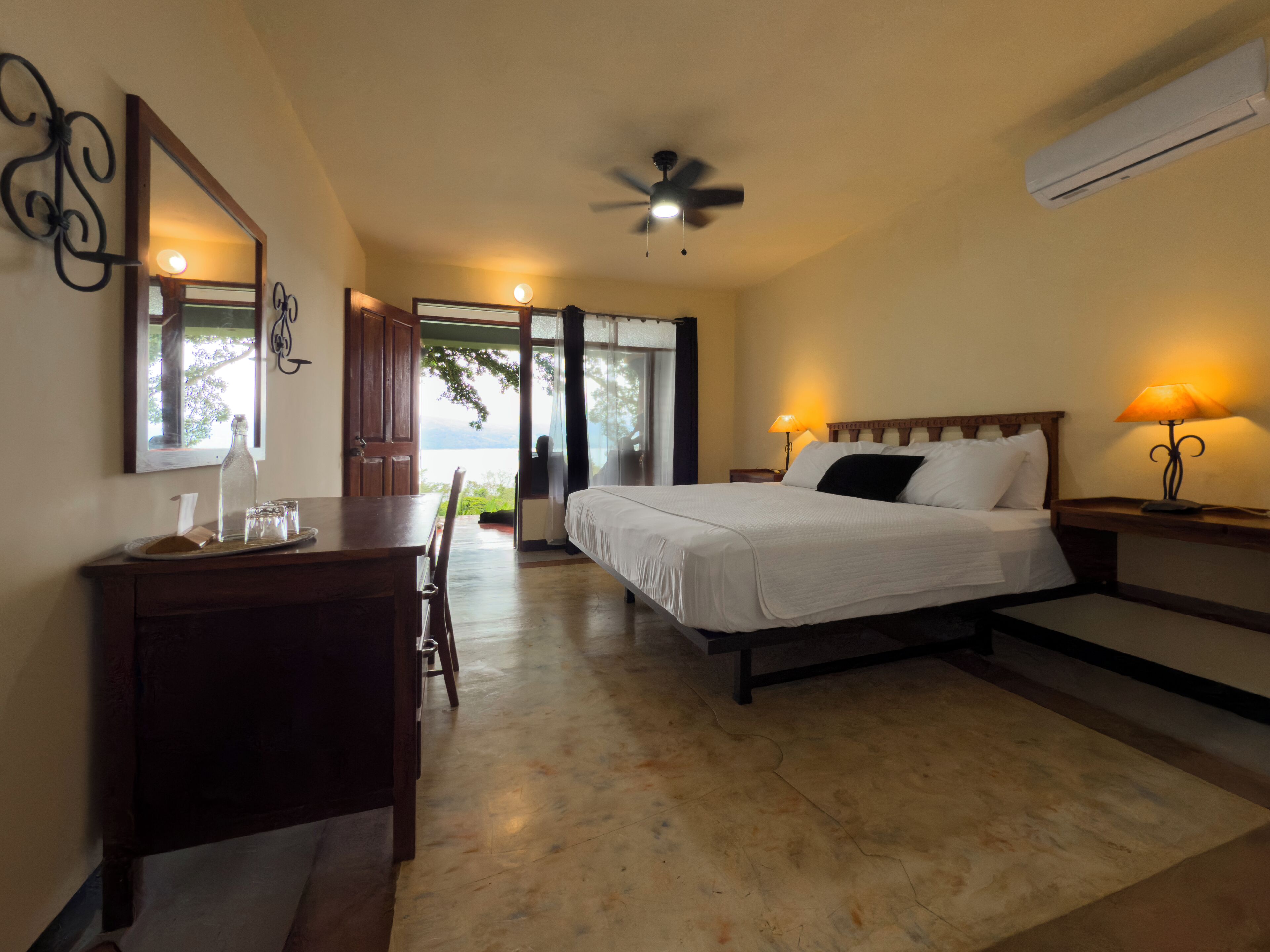 Double Room (Lake View with AC) | Desk, free WiFi, bed sheets