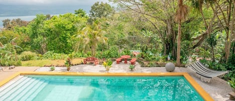 Piscine couverte, piscine extérieure