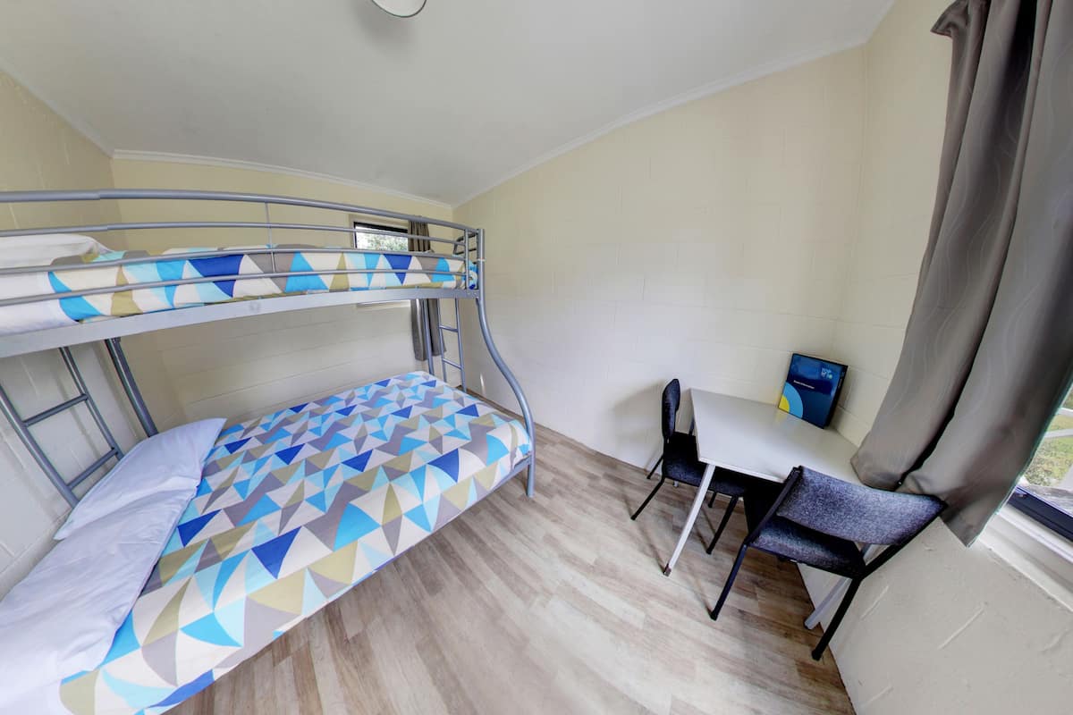 Standard Cabin (3 Berth) | WiFi (free), individually decorated, individually furnished, bed sheets