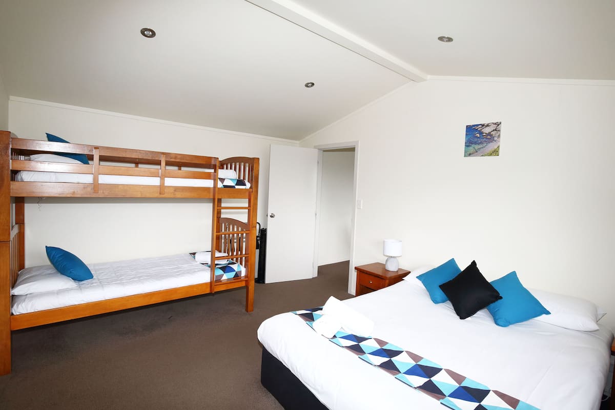2 Bedroom Bay View Villa | WiFi (free), individually decorated, individually furnished, bed sheets