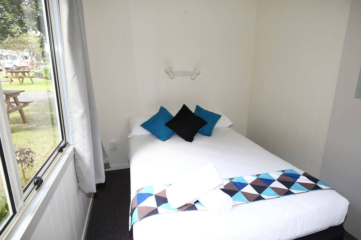 WiFi (free), individually decorated, individually furnished, bed sheets