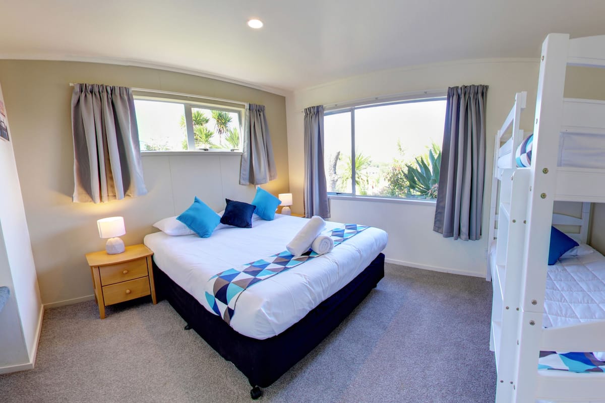 1 Bedroom Bay View Family Villa | WiFi (free), individually decorated, individually furnished, bed sheets